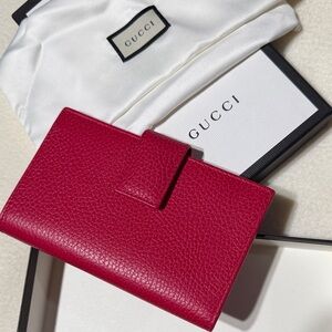 GUCCI Pebbled Leather Card Wallet with ID Window
